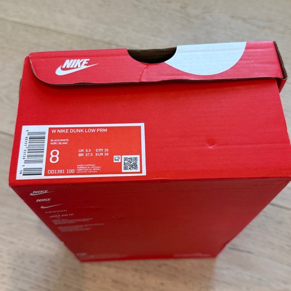 Nike Women’s Dunk Low PRM in Black/White Size 8 - Picture 11 of 15